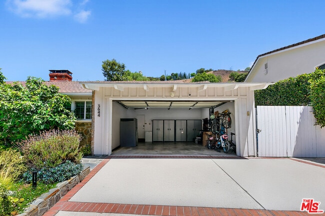 Building Photo - 3644 Goodland Ave