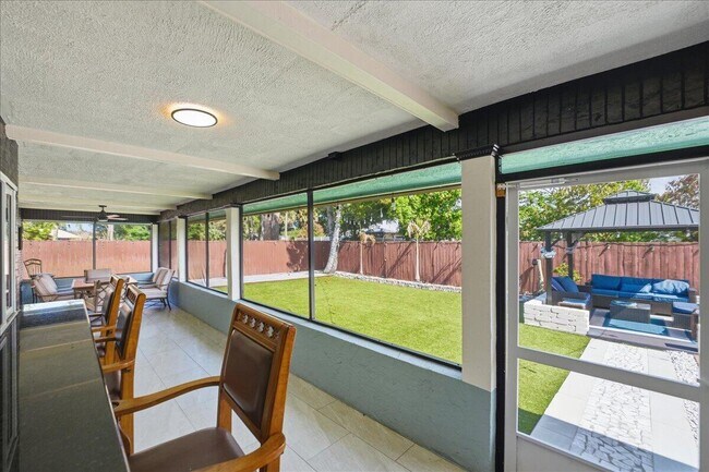 Building Photo - 1326 SW Bartell Ave