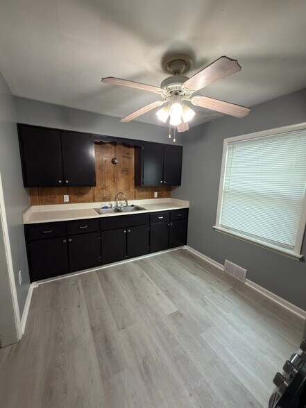 Building Photo - 1730 S 71st St