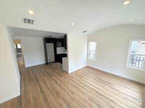 Building Photo - Front Unit, 2bd/1.5 bath with Central A/C ...