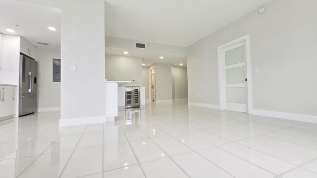 Building Photo - 255 Evernia St