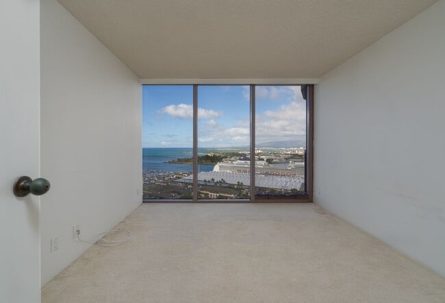 Building Photo - Beautiful Ocean View! 1 bedroom Condo with...