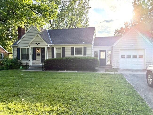 Primary Photo - Charming 3-bedroom, 2-bath Cottage on a Sp...