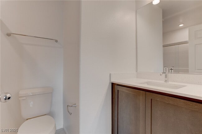 Building Photo - 618 Bellus Pl