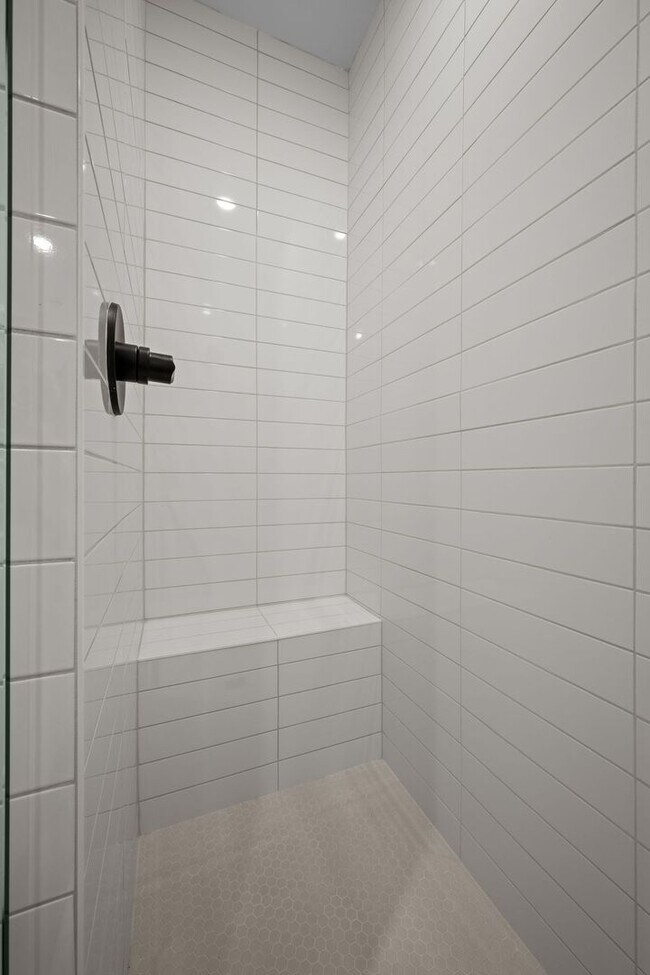 Building Photo - BRAND NEW! Spacious Nashville Home in a Qu...