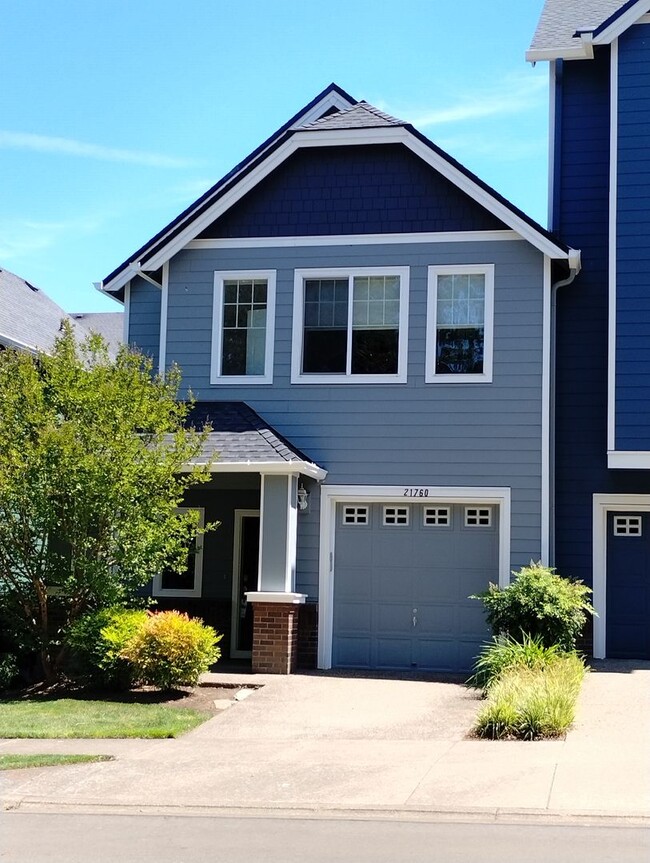 Primary Photo - Charming Sherwood End Unit Available NOW S...