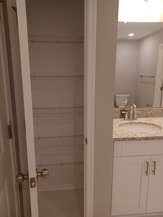 Building Photo - Newly Constructed 5 Bedroom Home in Hampton