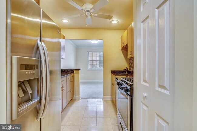 Building Photo - 1952 Kennedy Dr