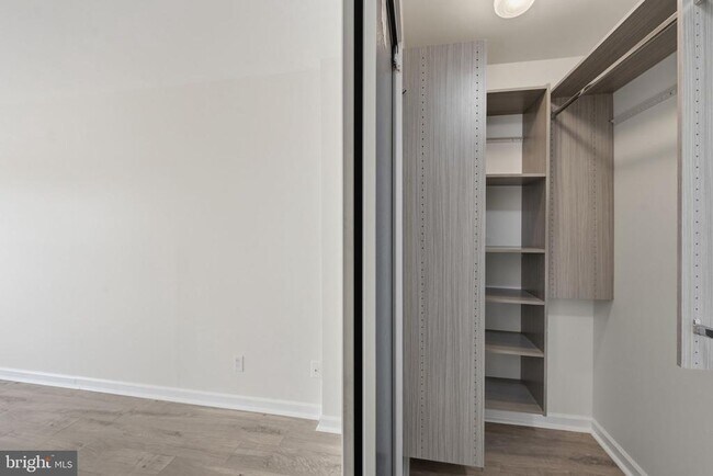 Building Photo - 5340 Holmes Run Pkwy