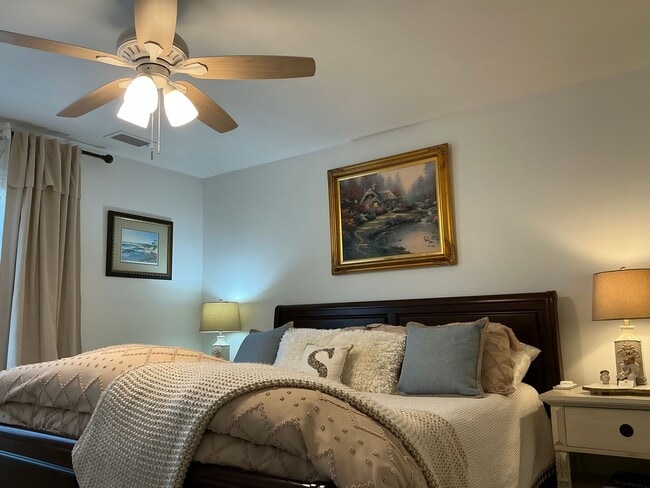 Building Photo - Exceptional 2 bedroom Condo