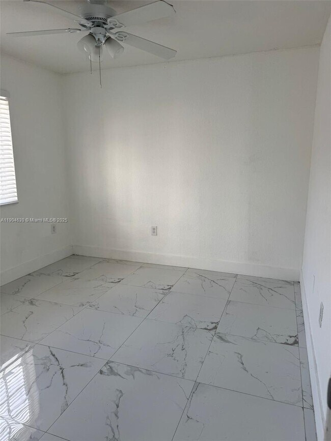 Building Photo - 618 SW 2nd Pl