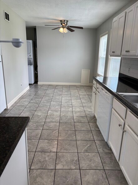 Building Photo - 2448 Bingham Ave