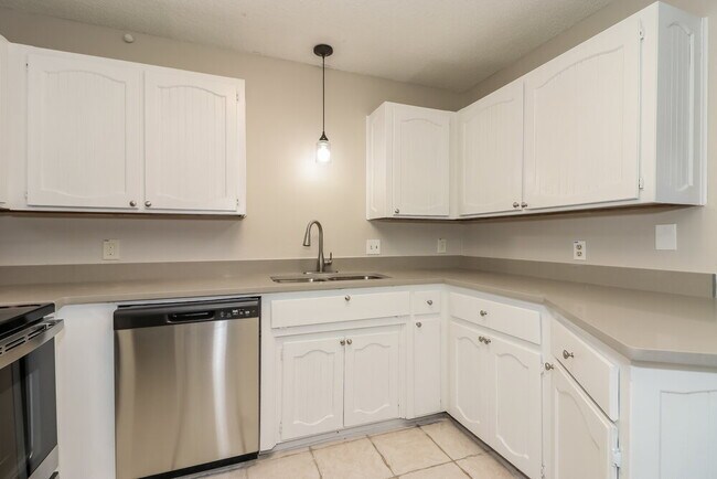 Building Photo - 6216 N Park Dr