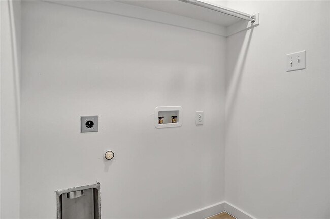 Building Photo - 1219 Bells Dr