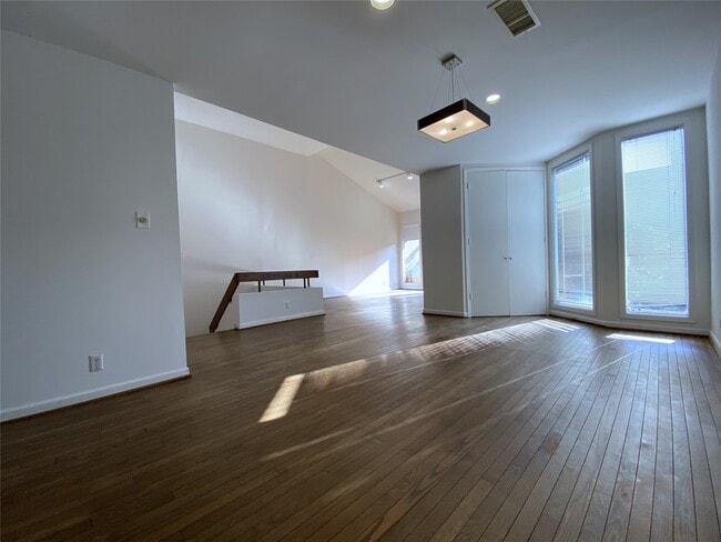 Building Photo - 5003 Yoakum Blvd