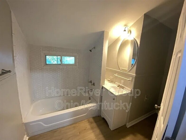 Building Photo - 329 E 16th St