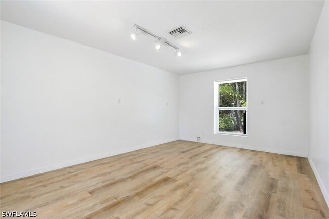 Building Photo - 181 7th St