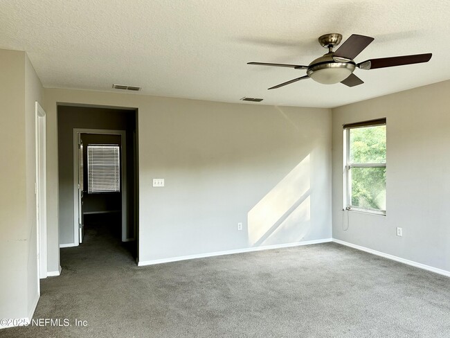 Building Photo - 11751 Silver Hill Dr