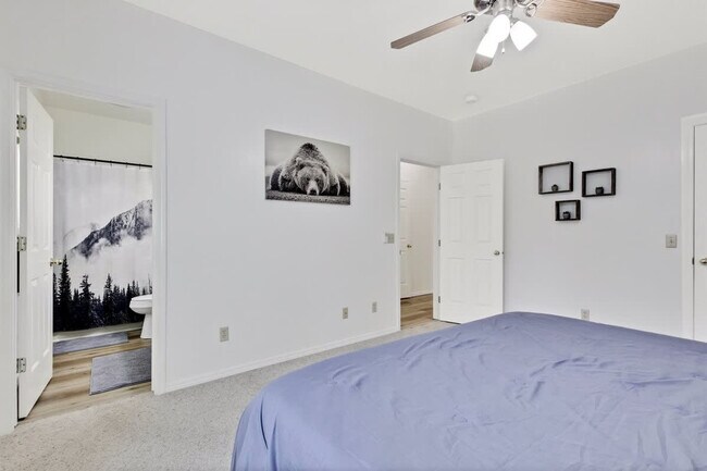 Building Photo - 1496 Pine Ridge Dr