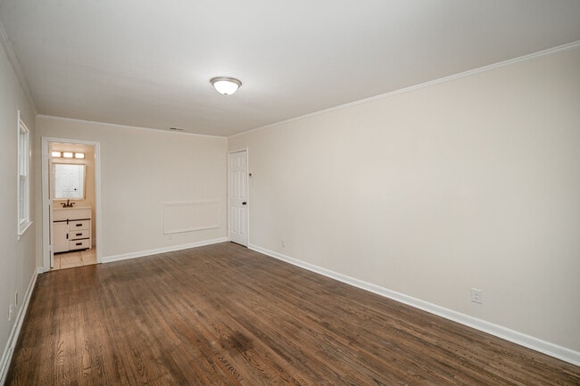 Building Photo - 132 Oak Trail