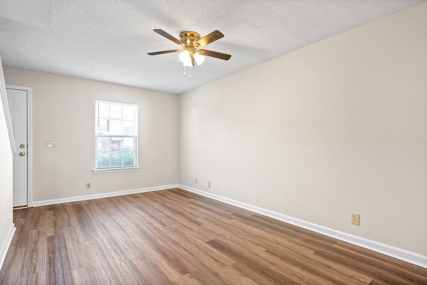 Building Photo - 2303 Raleigh Ct
