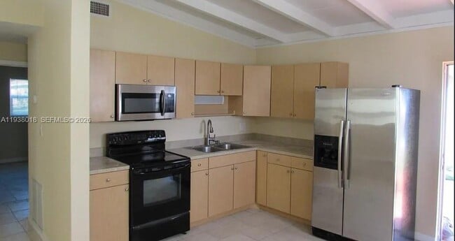 Building Photo - 3011 St Charles St