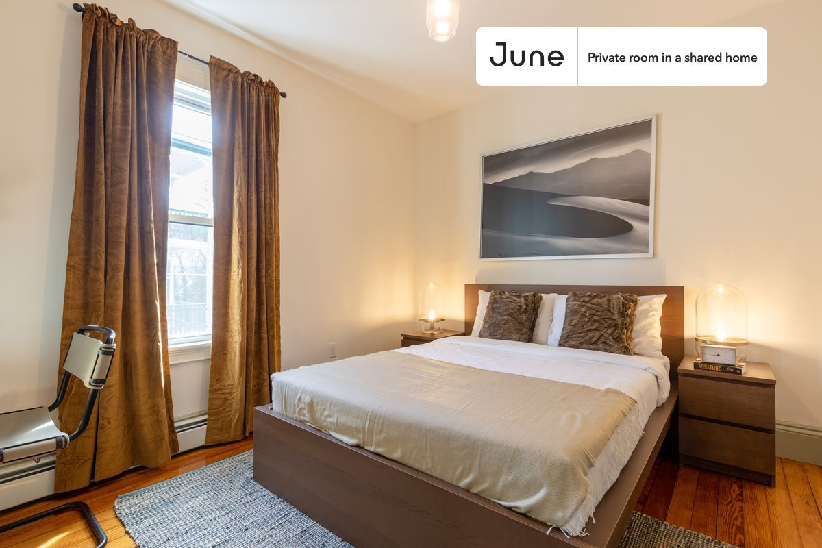 Building Photo - Room in Shared 4 bed/1 bath home