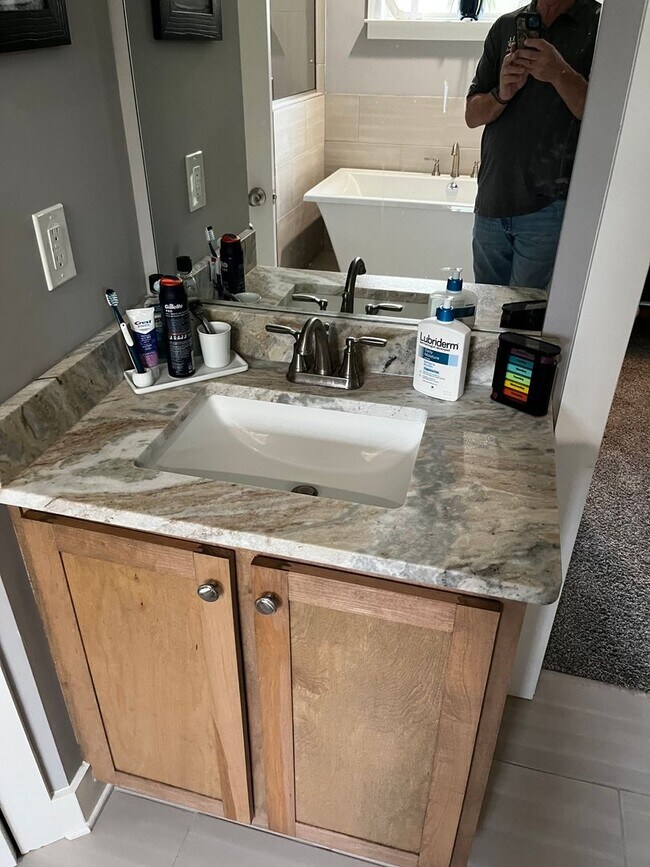 Building Photo - Immaculate Home built in 2022