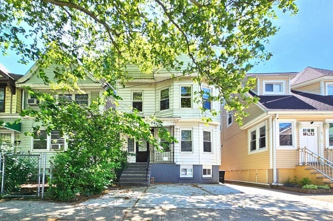 Building Photo - 45 Gautier Ave