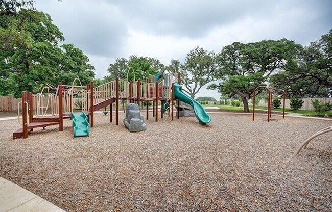 Building Photo - 2021 Pitkin Dr