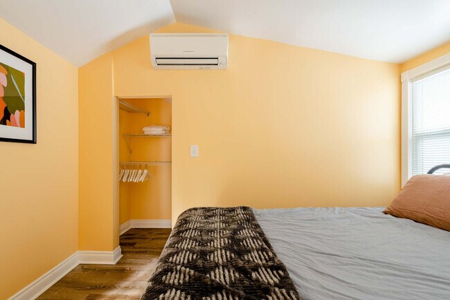 Building Photo - 4004 SE Division St