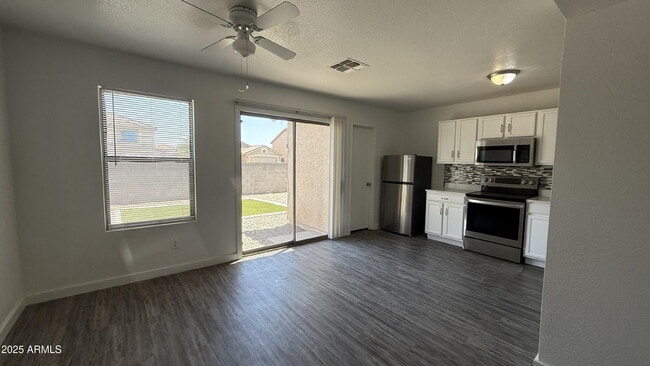 Building Photo - 679 W Jardin Dr