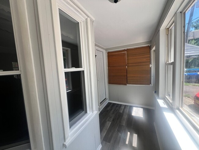 Building Photo - Beautiful, remodeled house nice close to everything