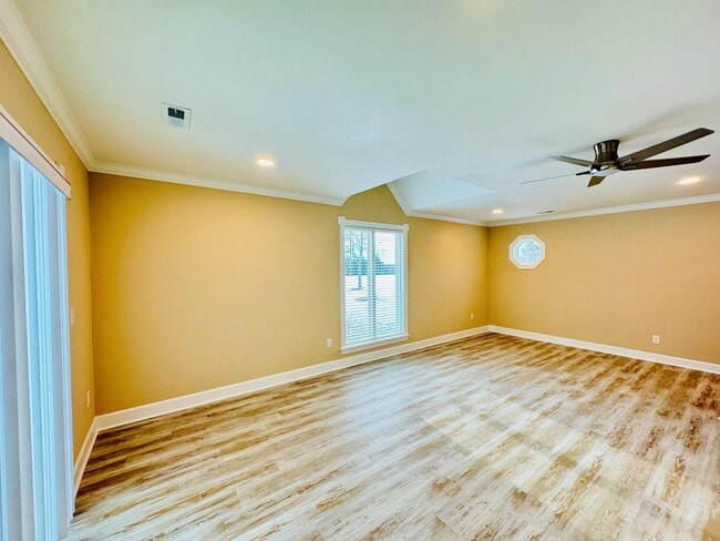 Building Photo - Luxury country rental 4x3 gated off black top!