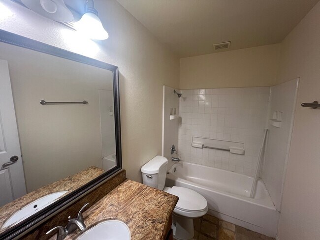 Building Photo - 539 Woodside Oaks