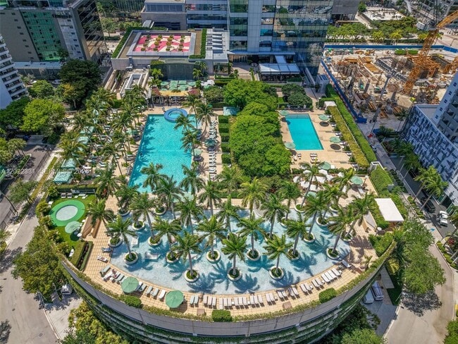 Building Photo - 1435 Brickell Ave