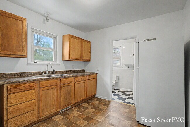 Building Photo - 1521 N Park St