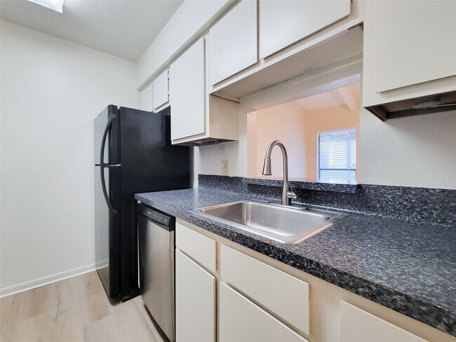 Building Photo - 5711 Sugar Hill Dr