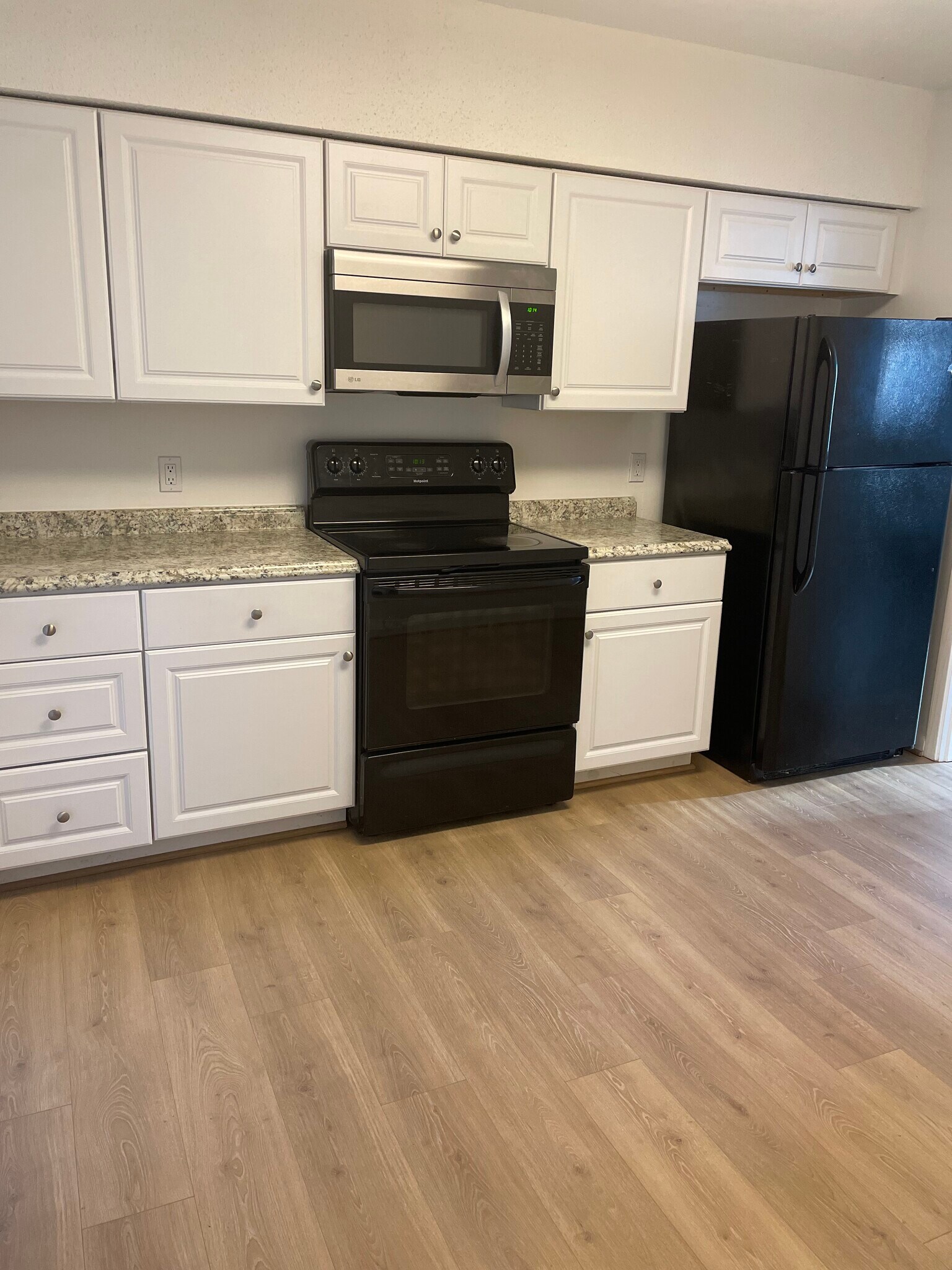 kitchen - 5501 Seminary Rd