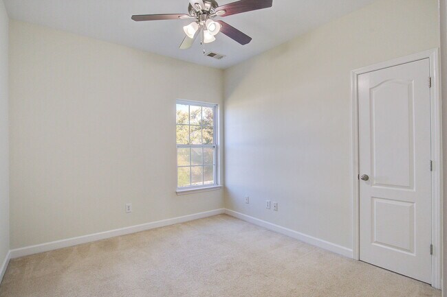 Building Photo - 156 Red Leaf Blvd