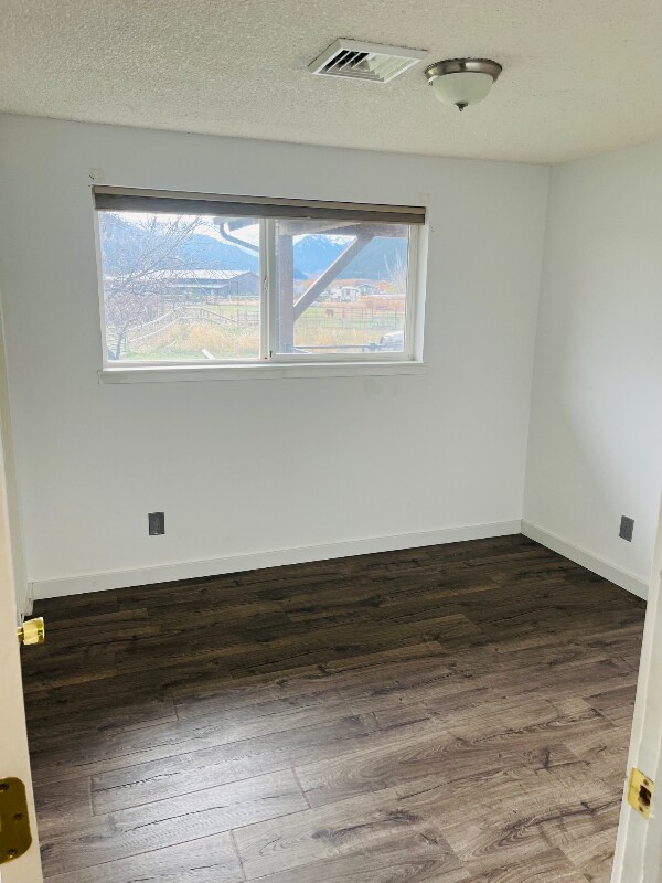 Building Photo - 145 Sunset Dr