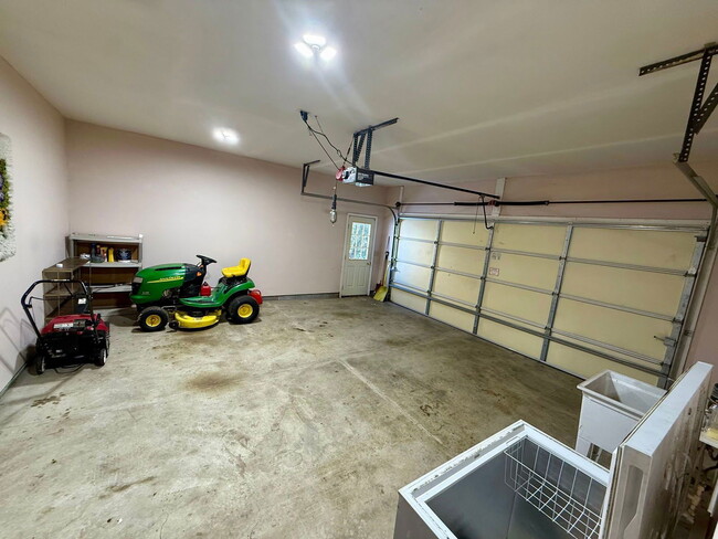 Building Photo - 115 Fleetline St