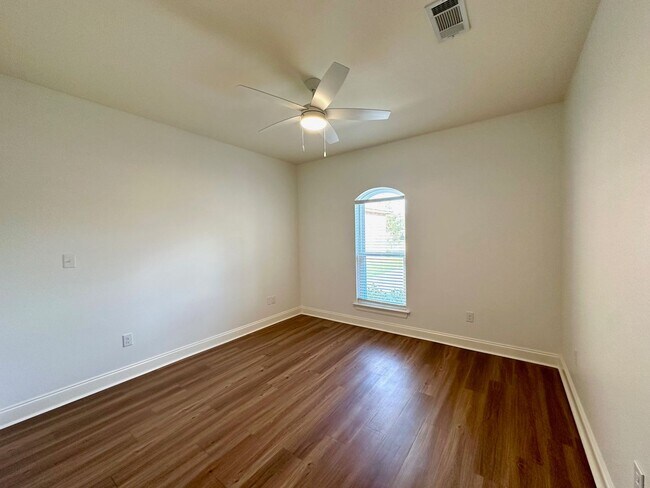 Building Photo - 10723 Hillbrook Ave