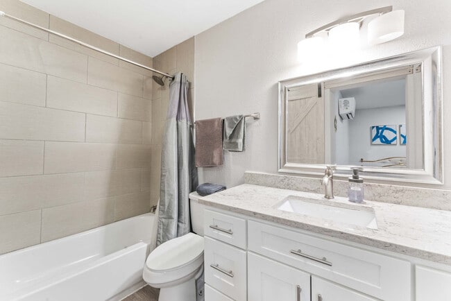 Building Photo - 1211 W 8th St