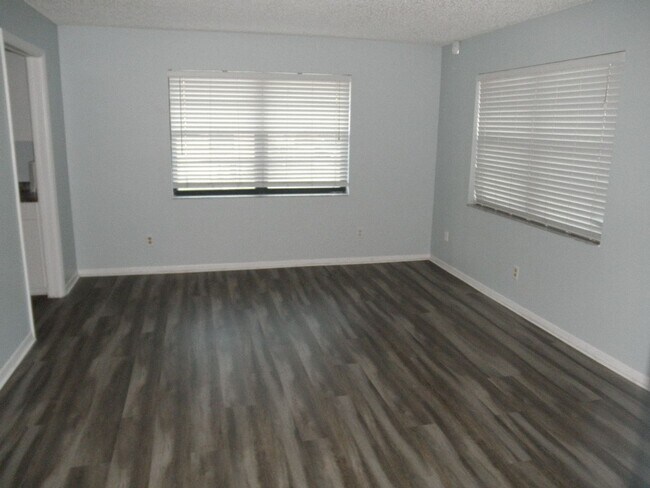 Building Photo - Summit Villas