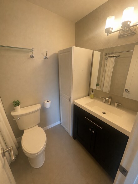 Building Photo - 3147 Westwood Ct