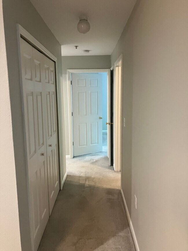 Building Photo - 2 BR / 2 BA @ The Legends