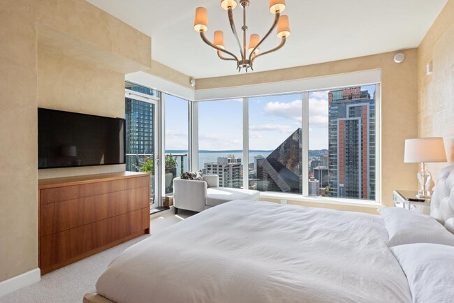 Building Photo - The Escala Condominiums - 3 bedrooms