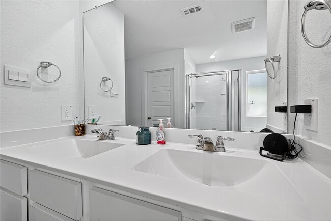 Building Photo - 8730 Shumard Oak Dr