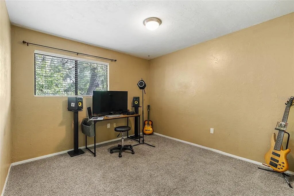 Bedroom - 507 NW 39th Rd